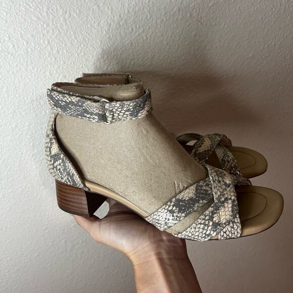 Clarks Desirae Lily Womens 8 Snakeskin Beige Metallic Heel Ankle Strap Sandals - Picture 3 of 8